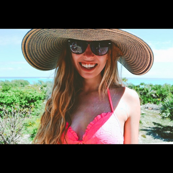 Meet your Posh Ambassador, Ashley ❣️ - Picture 3 of 8